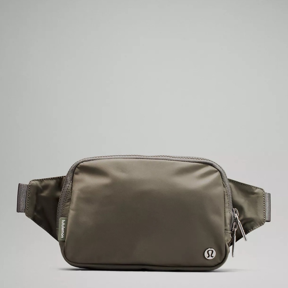 LULULEMON EVERYWHERE BELT BAG, LARGE NEW WITH TAGS!
